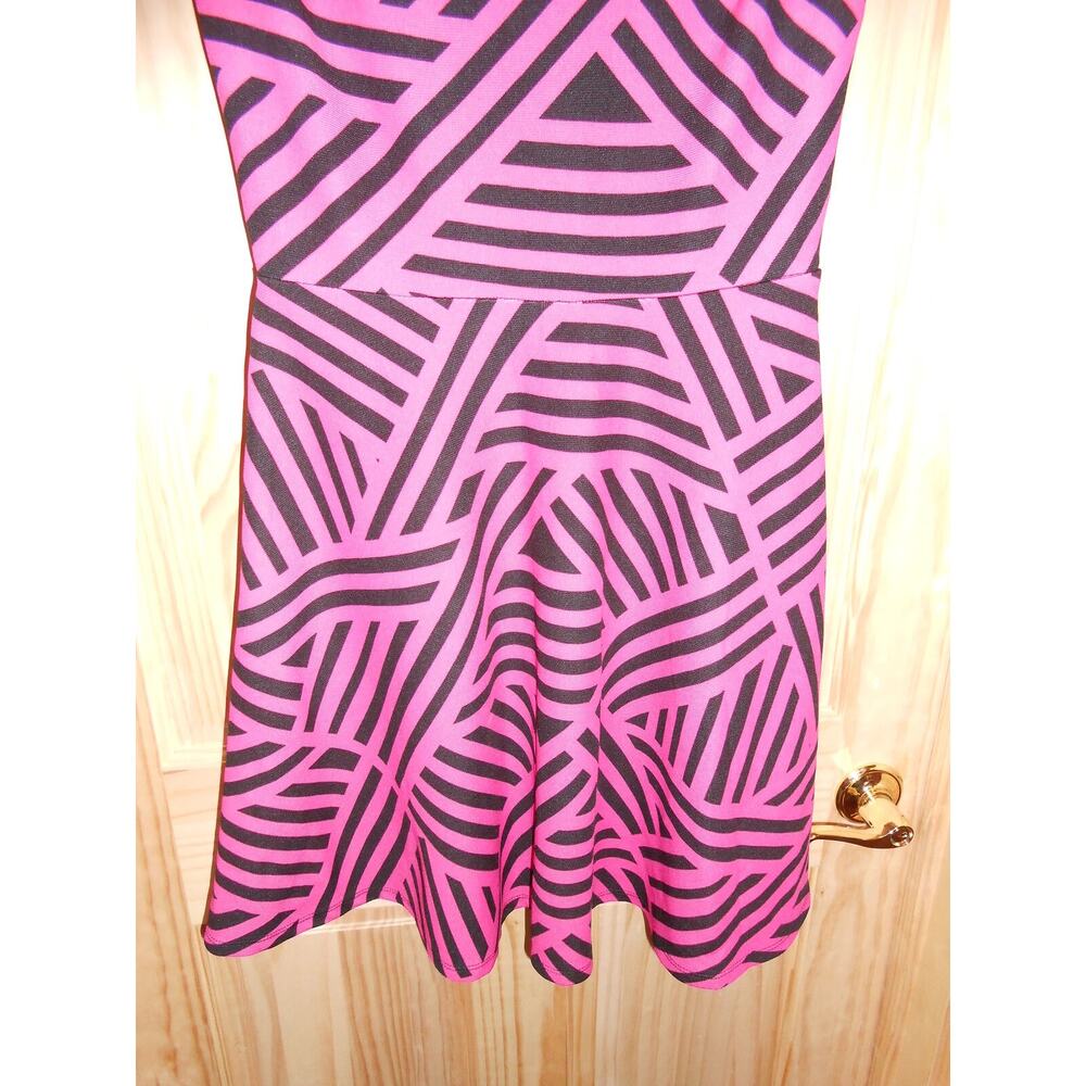 NEW Cap Sleeve Cute Knee Length Black/Pink Striped Short Dress Flare sz Small - Picture 3 of 5